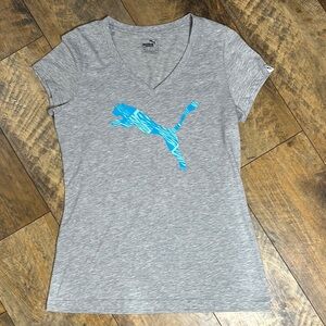 PUMA Ladies V-Neck Fitted Logo T-Shirt, Size M, EUC